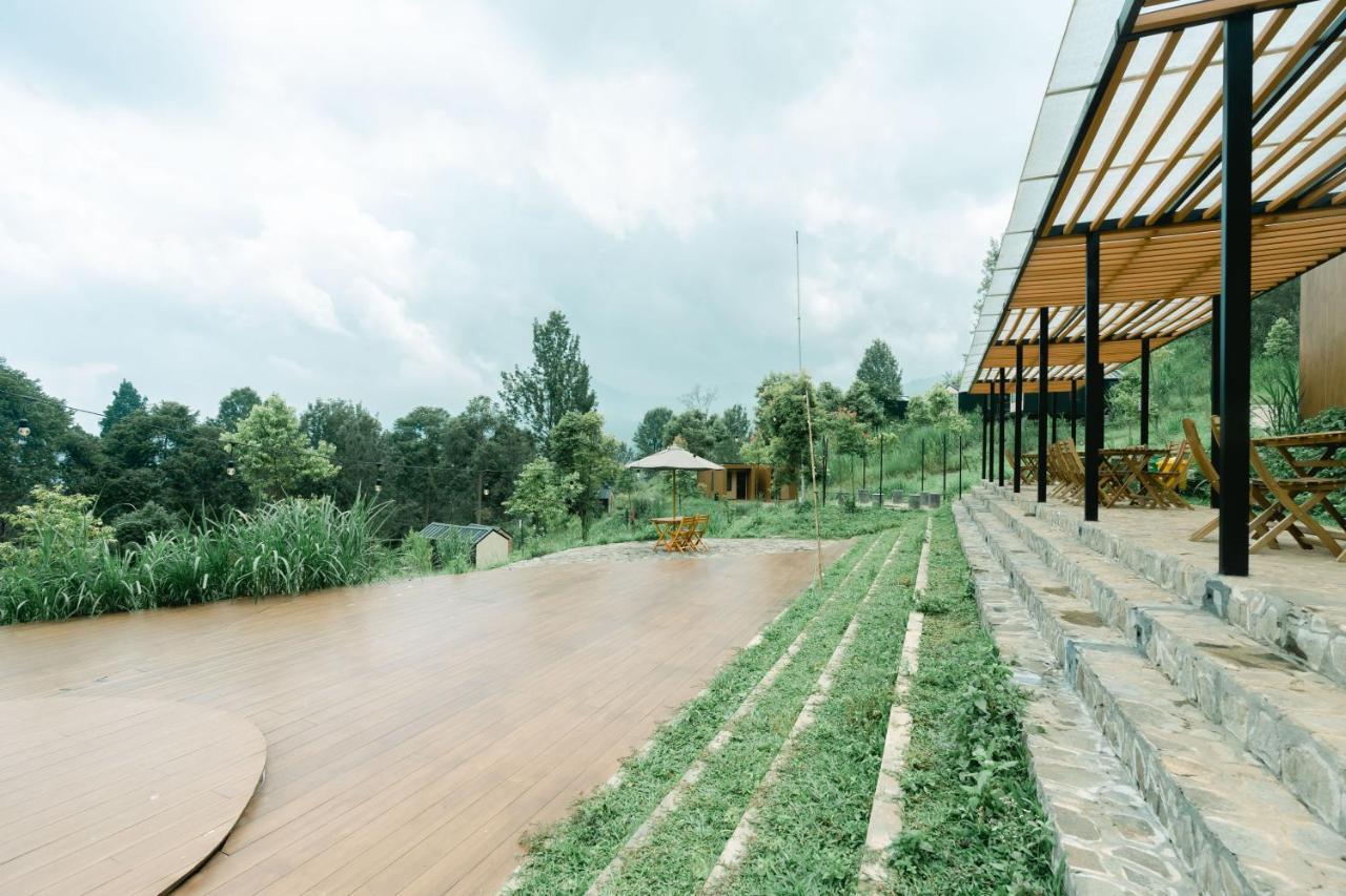 Bobocabin Gunung Mas, Puncak Tagalbato Buitenkant foto